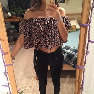 ⭐️4 for $30⭐️floral off the shoulder crop top